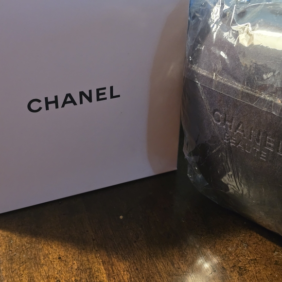 ✨ Rare CHANEL VIP Exclusive Travel Mask & Pillow Set w/ Case ✨ NEW IN BOX - Picture 8 of 9